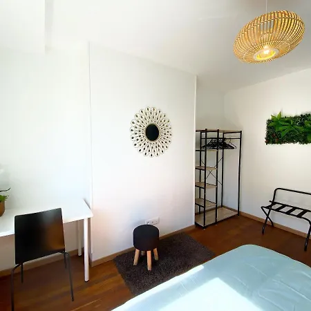 Le Carre Noyon Gare * Amiens