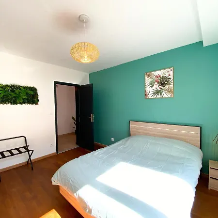 Apartment House Le Fabulous Perret, Gare *