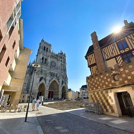 Apartment House Le Fabulous Perret, Gare Amiens